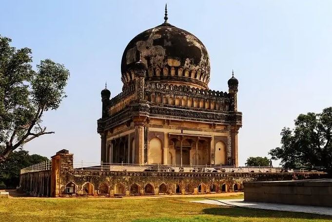 Barid Shahi Tombs