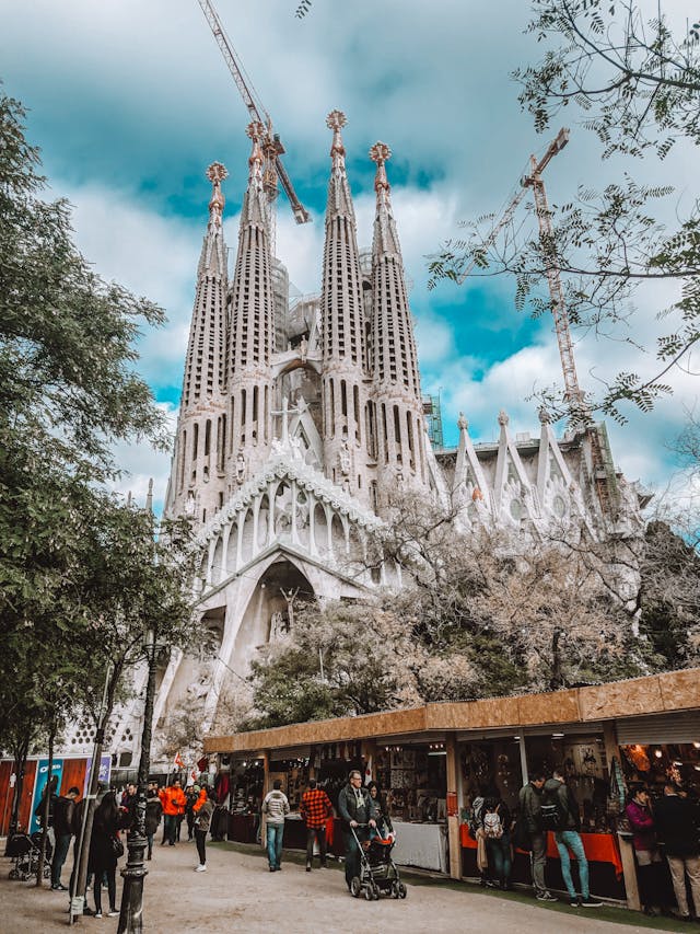 Exploring Barcelona’s Treasures: 10 Must-See Attractions