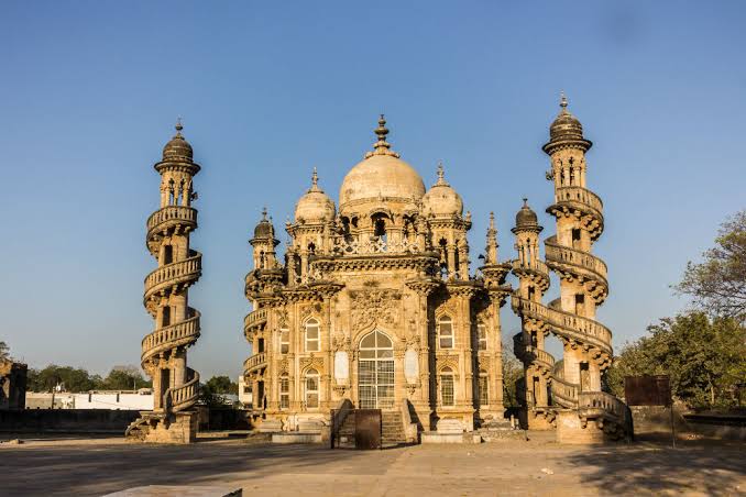 Cultural Escapes & Cool Breezes: India’s Most Unique Winter Trips for 2025 Gujarat’s Artistic & Architectural Marvels
